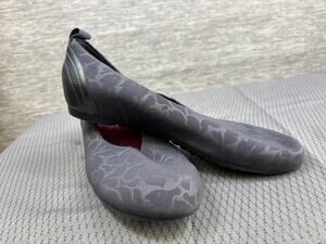 Munro Shoes Womens Size 8.5M Gray Floral Ballet Flats Comfort Slip On Casual